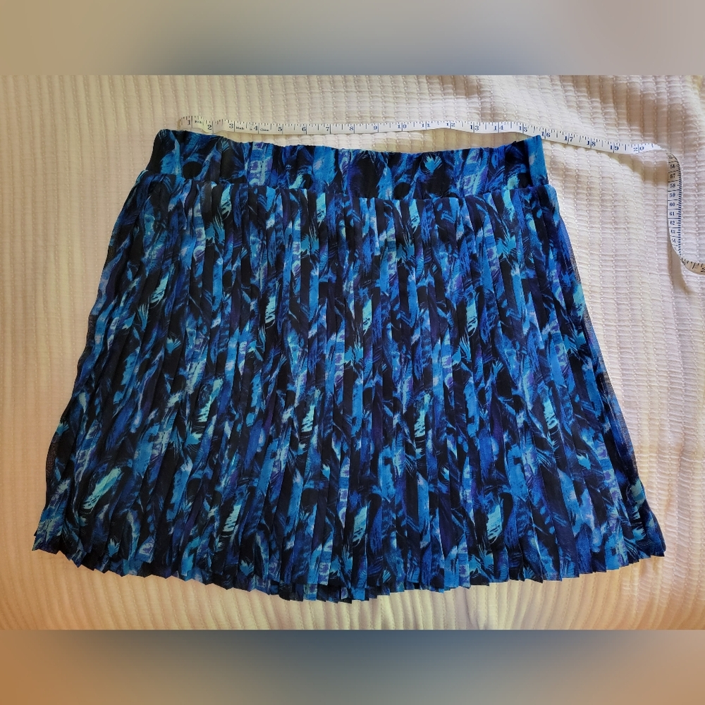 New York & Company Medium mini skirt, navy, blue, and aqua. NWOT Medium
